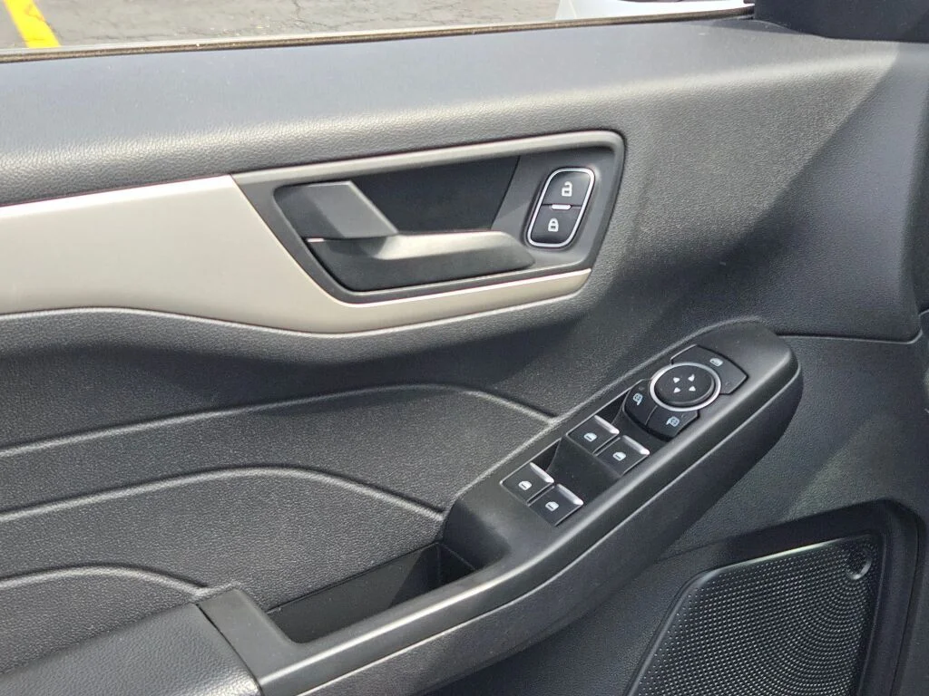 Used 2022 White Ford SE image 21