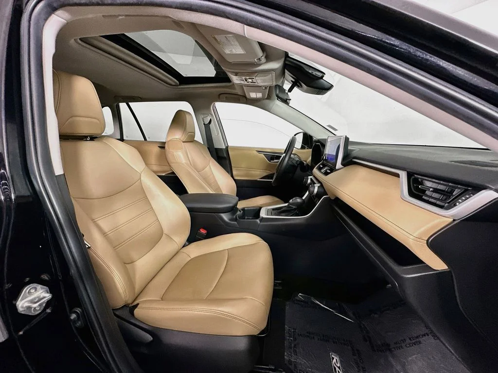 Used 2023 Midnight Black Metallic Toyota XLE Premium image 30