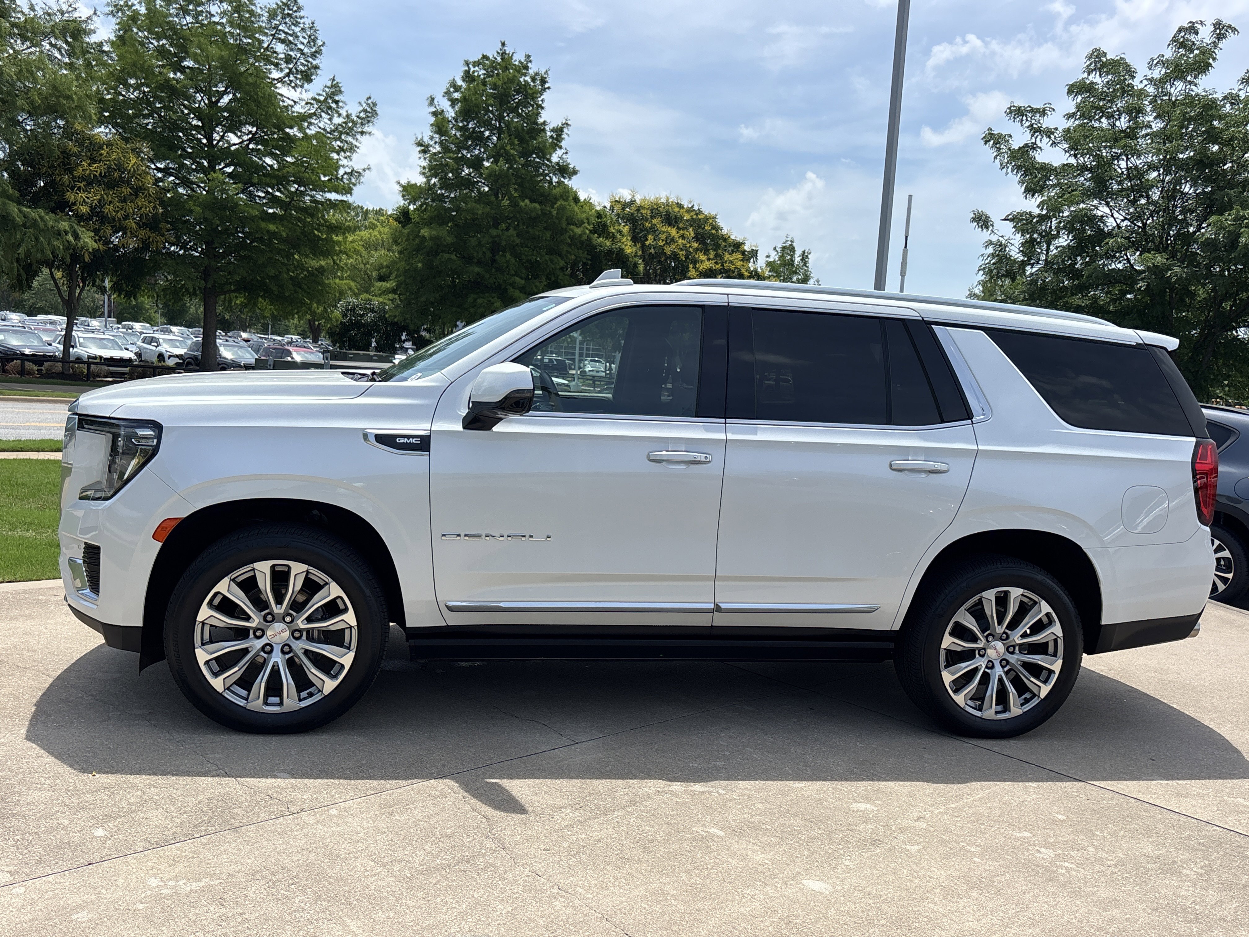 Used 2022 White Frost Tricoat GMC Denali 4WD image 11