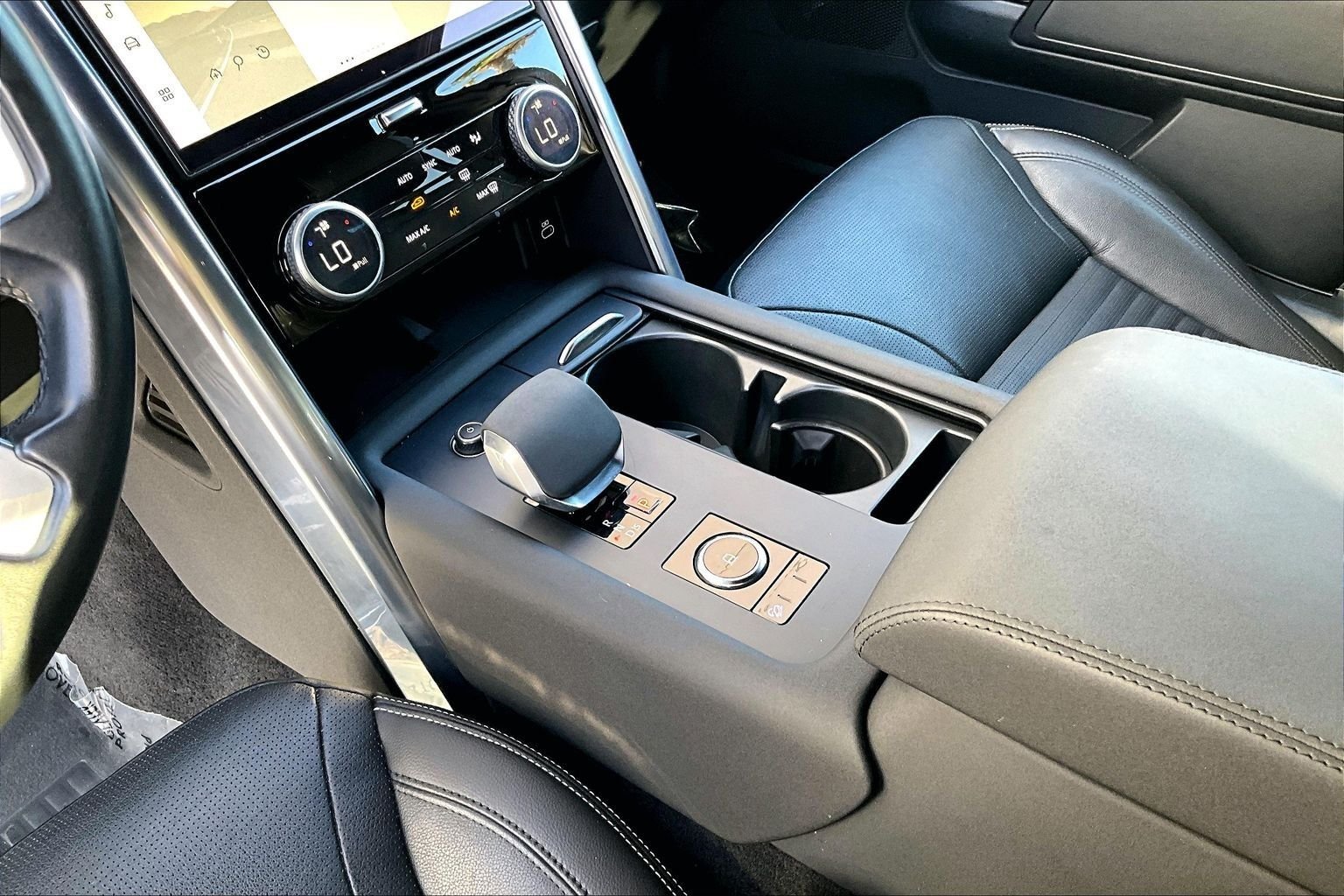 Used 2021 White Land Rover S image 15