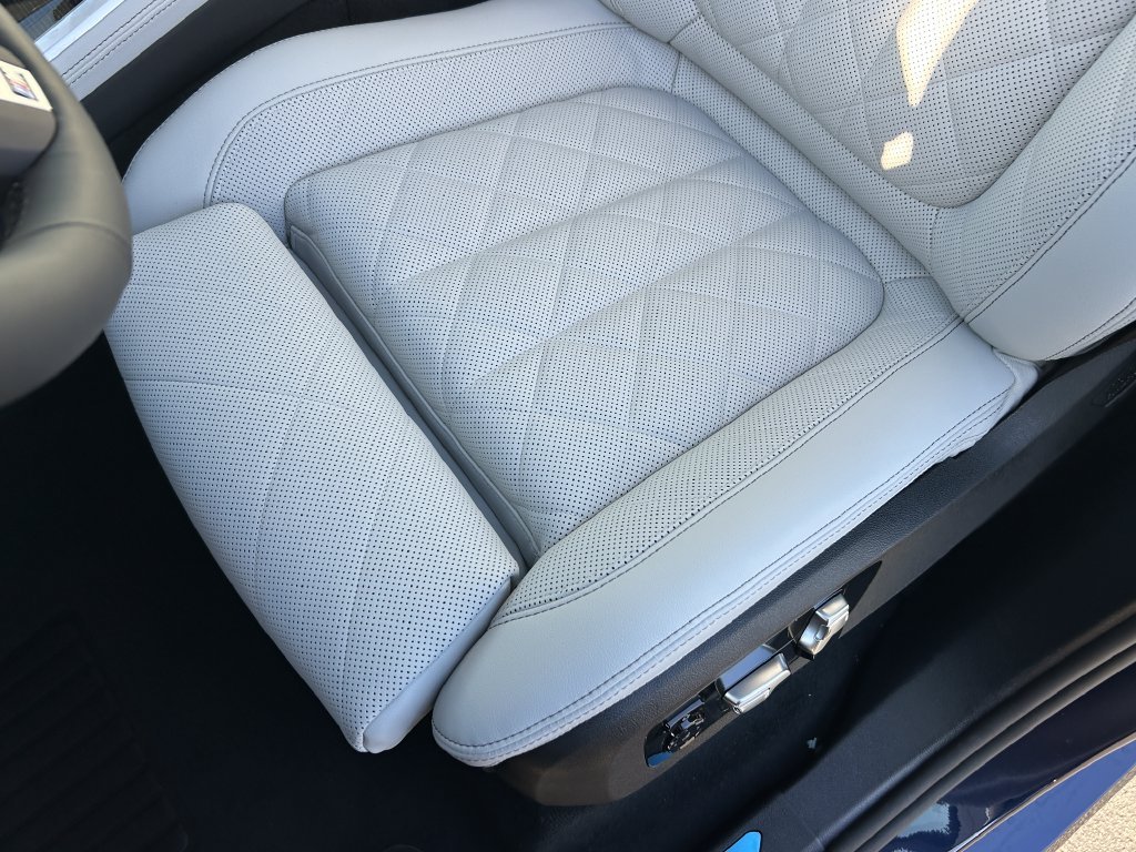 New 2027 Tanzanite Blue II Metallic BMW xDrive40i image 15