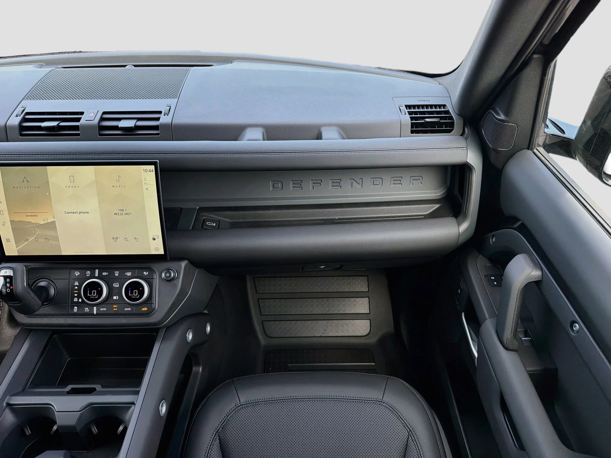 New 2026 Santorini Black Land Rover S image 18