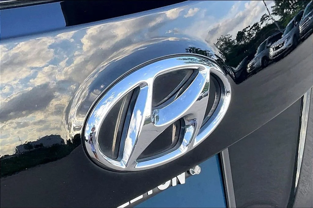 Used 2017 Black Hyundai 2.4 Base image 7
