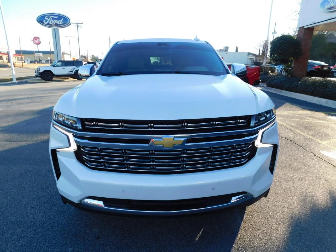 Used 2023 Iridescent Pearl Tricoat Chevrolet 2WD 4DR PREMIER image 3