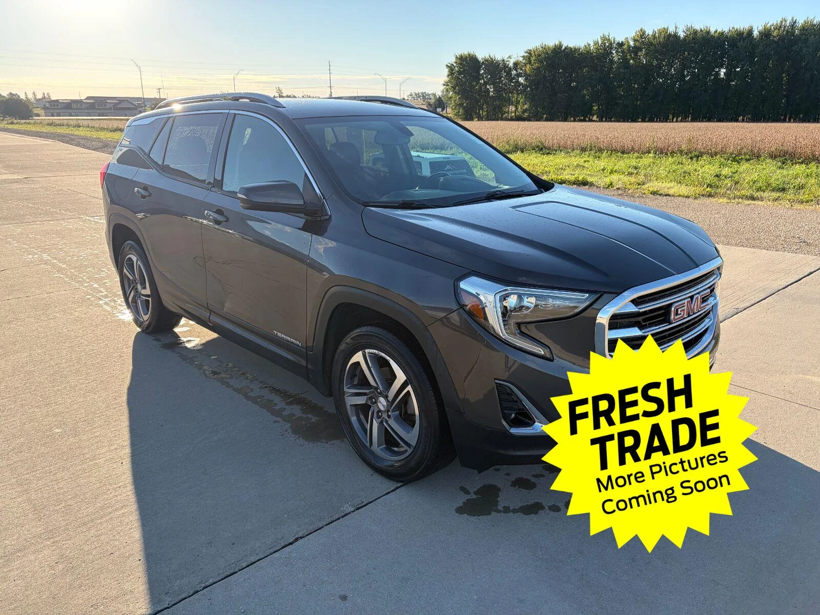 Used 2019 Graphite Gray Metallic GMC SLT image 6
