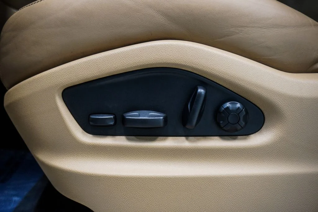 Used 2023 White Porsche Base image 7