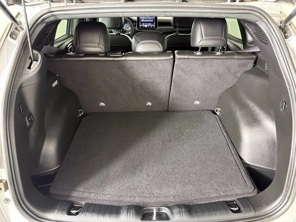 Used 2025 Silver Jeep Latitude image 40