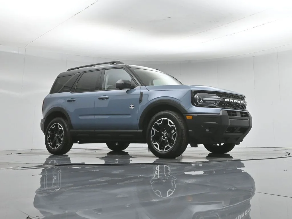 Certified Used 2025 Gray Ford Outer Banks image 4