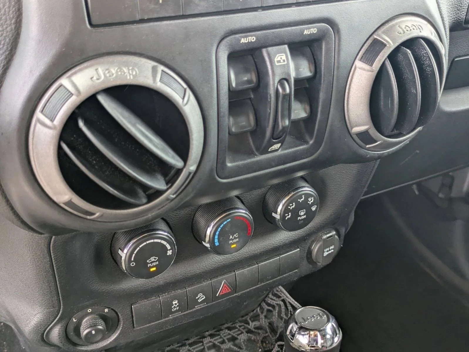 Used 2014 Billet Metallic Clearcoat Jeep Sport image 11