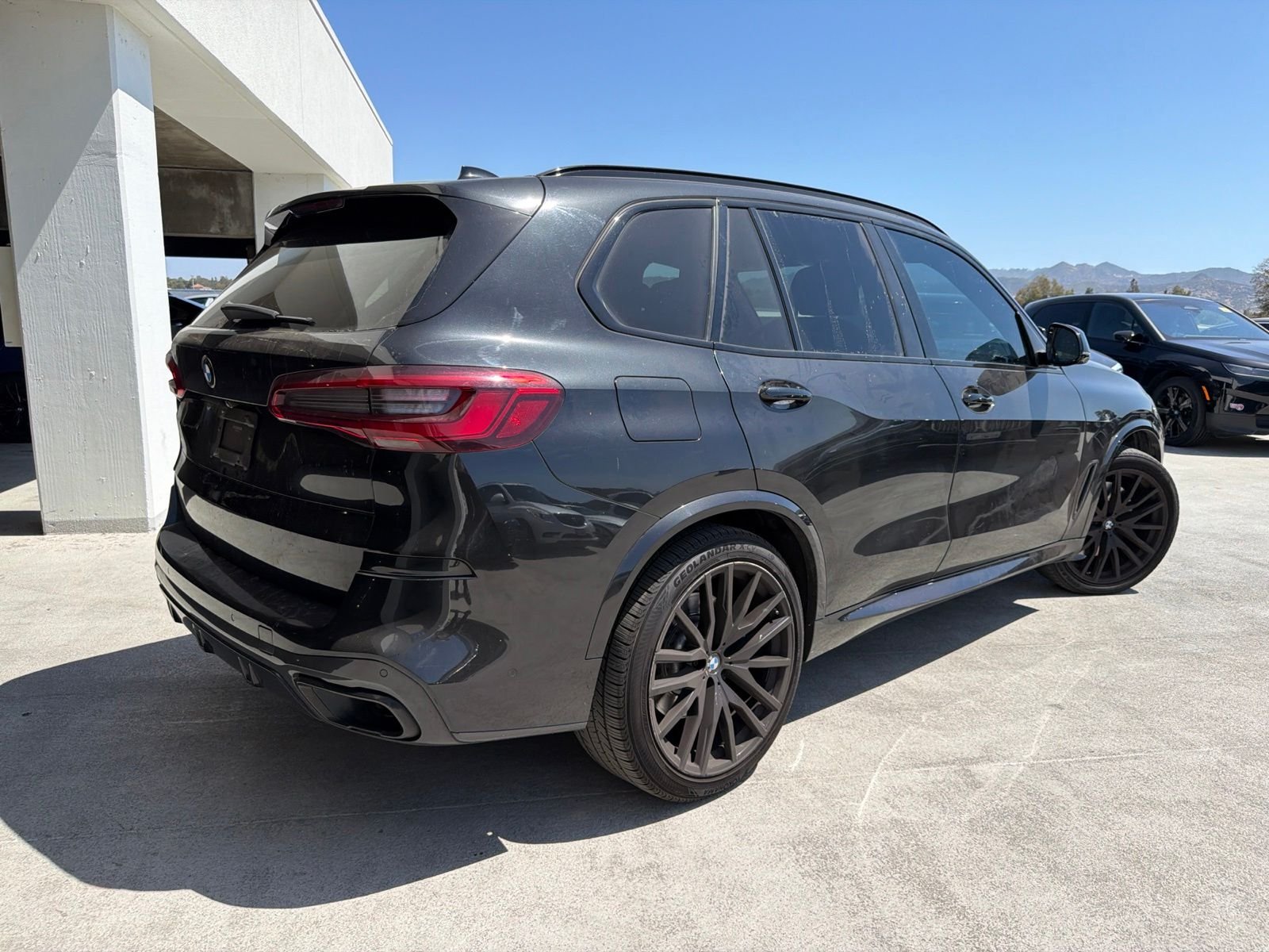 Used 2019 Black Sapphire Metallic BMW xDrive40i image 4