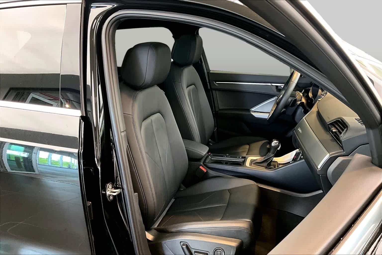 Certified Used 2025 Mythos Black Metallic Audi S line Premium image 9