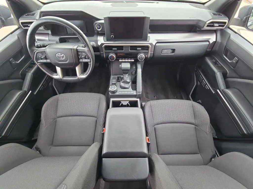 Used 2025  Toyota SR5 image 32