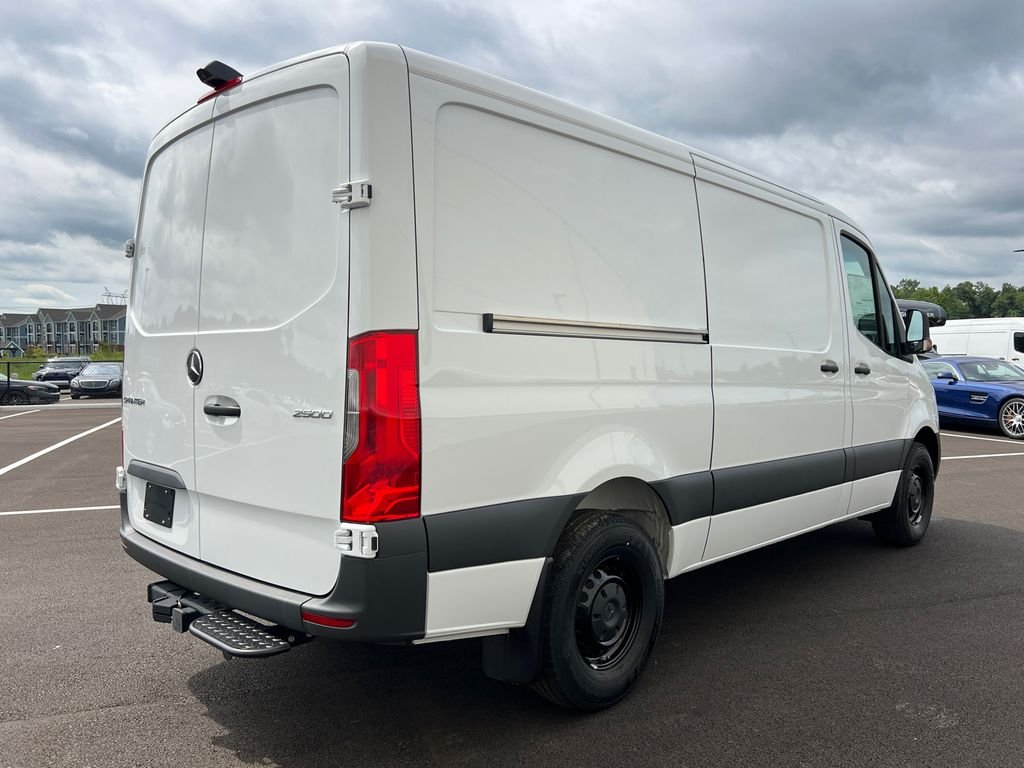 New 2026 Arctic+White Mercedes-Benz Cargo 144 WB image 8