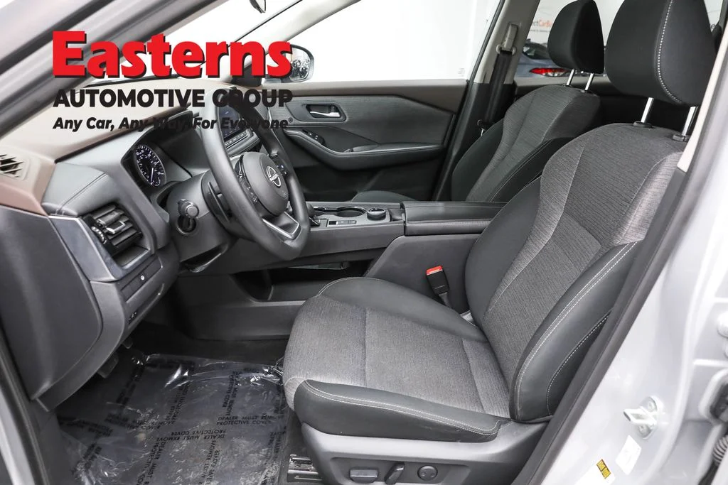 Used 2022 Silver Nissan SV image 14