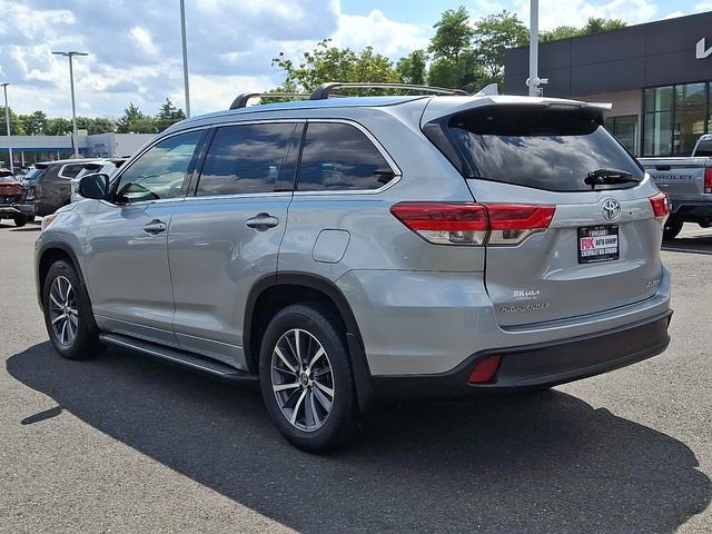 Used 2017 Silver Toyota XLE image 5