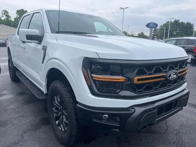 New 2025 Oxford White Ford Tremor® image 33