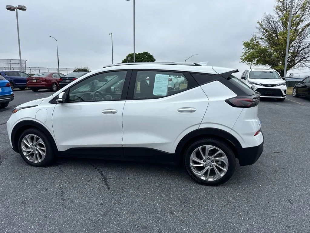 Used 2022 Summit White Chevrolet LT image 17