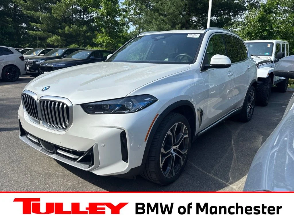 Certified Used 2026 Mineral White Metallic BMW xDrive40i image 1