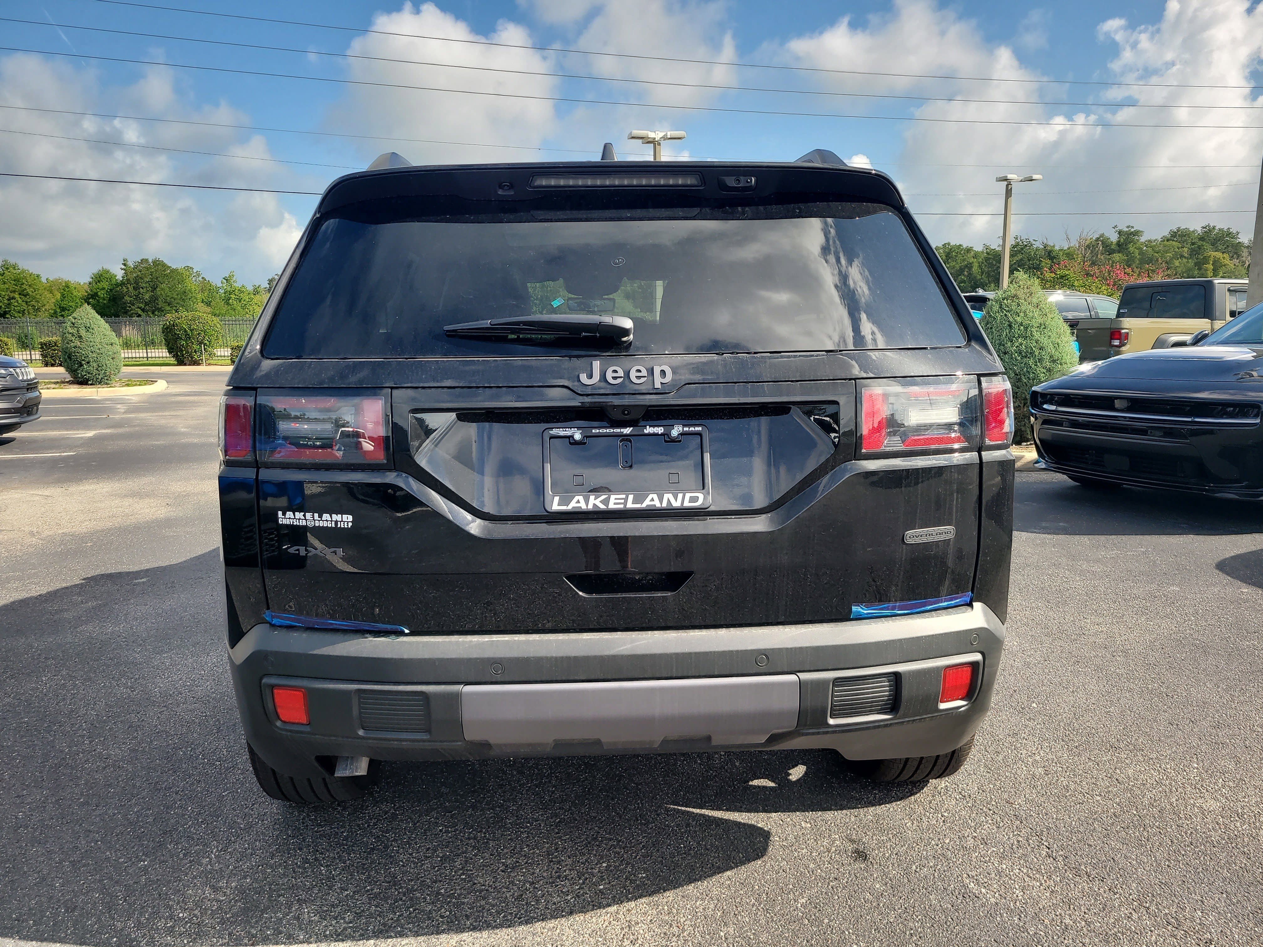 New 2026 Diamond Black Crystal Pearl-Coat Exterior Paint Jeep Overland image 7