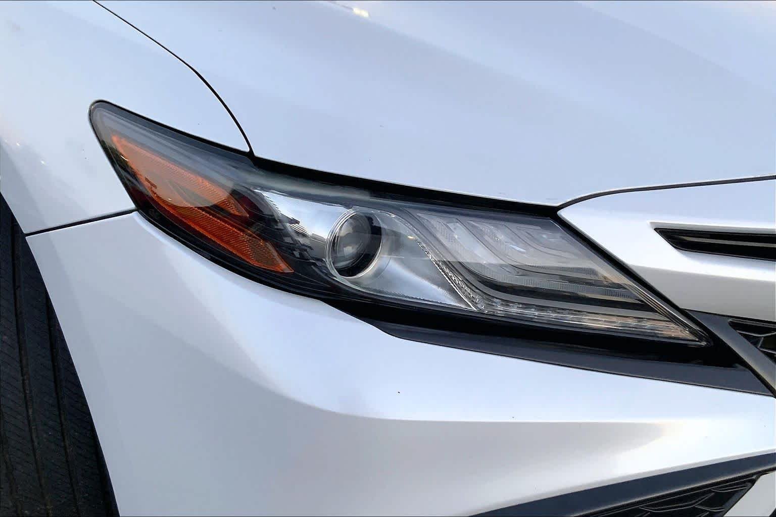Used 2022 Wind Chill Pearl Toyota XSE image 24