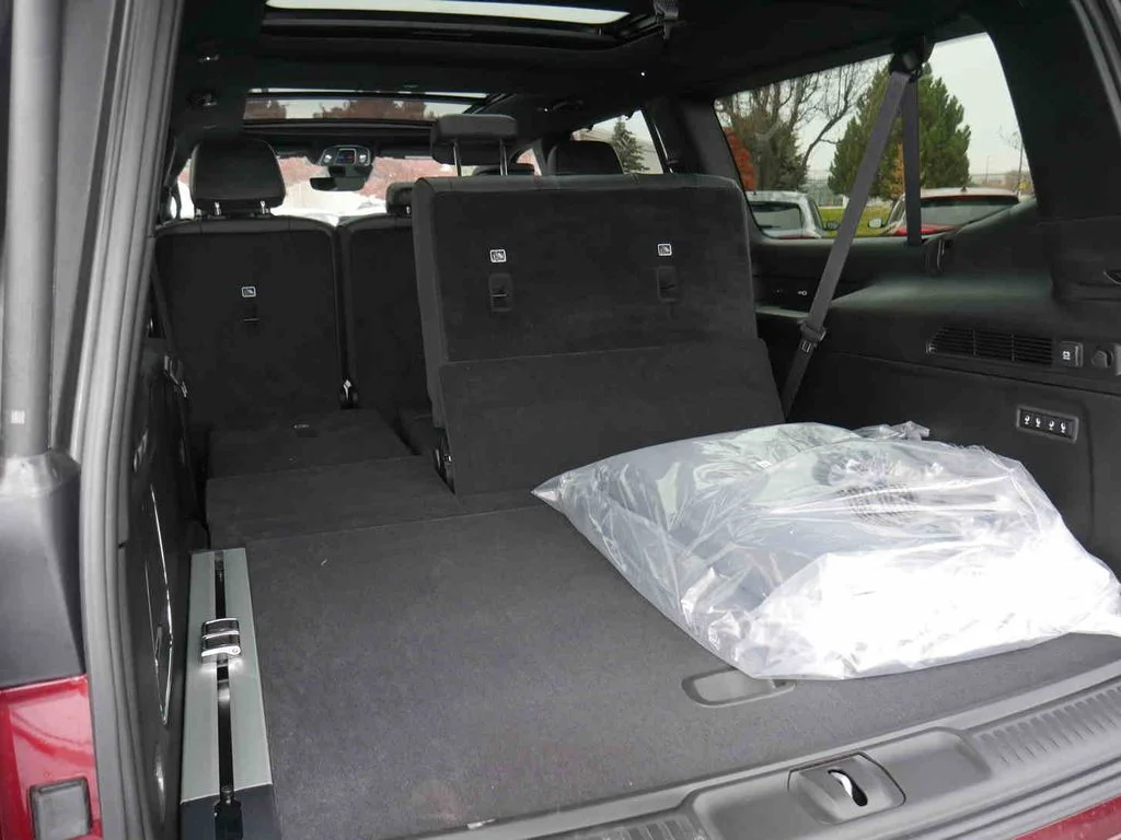 2025 Jeep Wagoneer L Series II - Photo 8