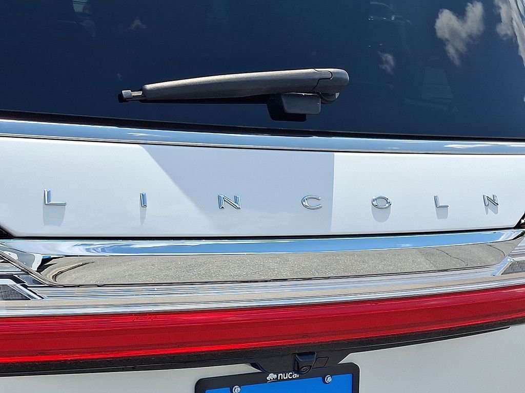 Used 2021 White Lincoln Reserve image 28