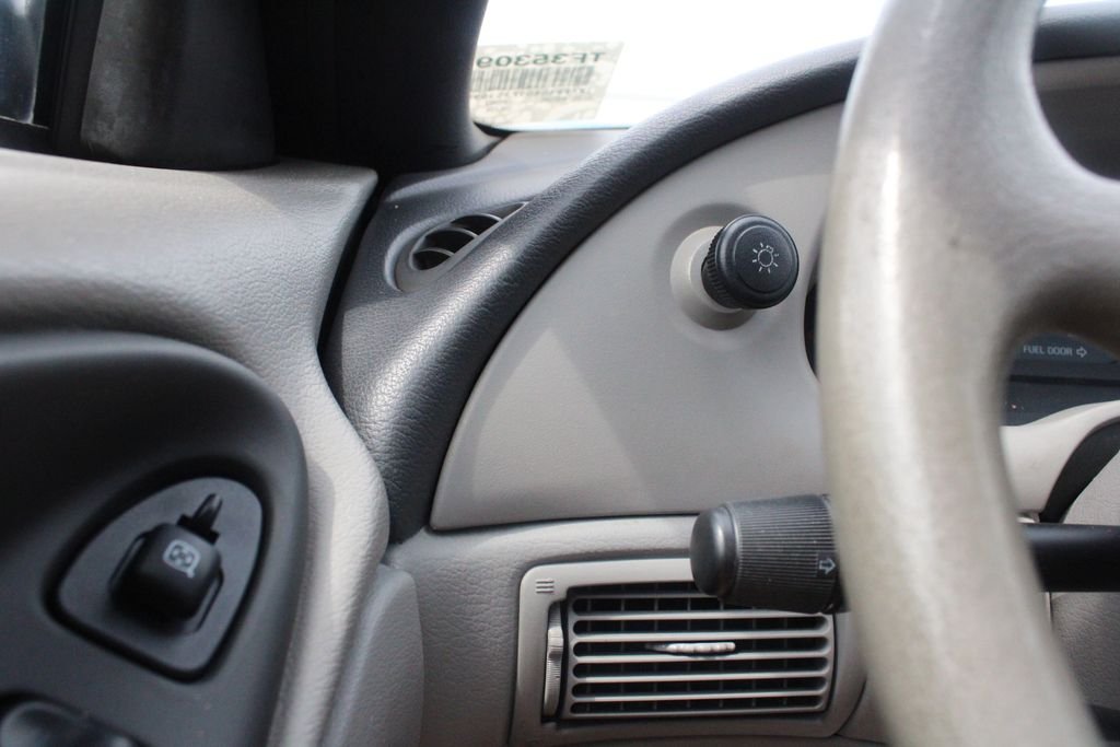 Used 2003 Silver Ford V6 image 5