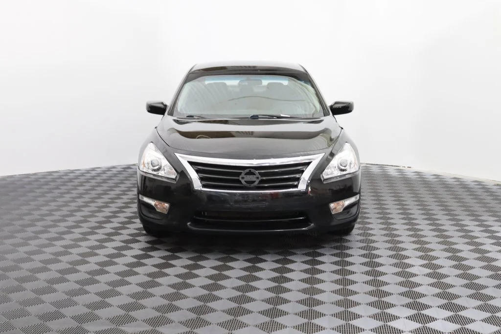 Used 2015 Black Nissan 2.5 S image 2
