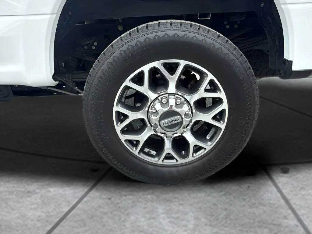 Used 2020 White Ford Lariat image 26
