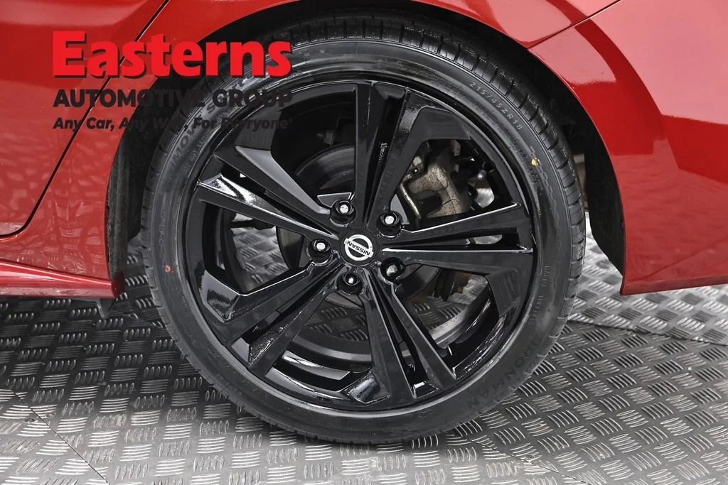 Used 2020 Red Nissan SR image 33