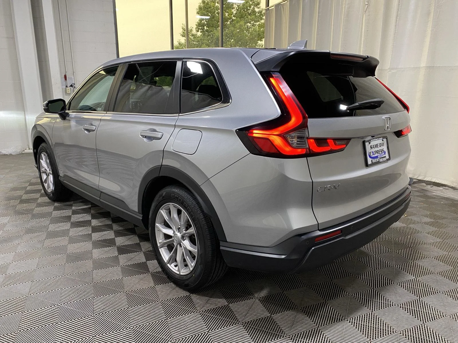 Used 2024 Lunar Silver Metallic Honda EX-L image 5