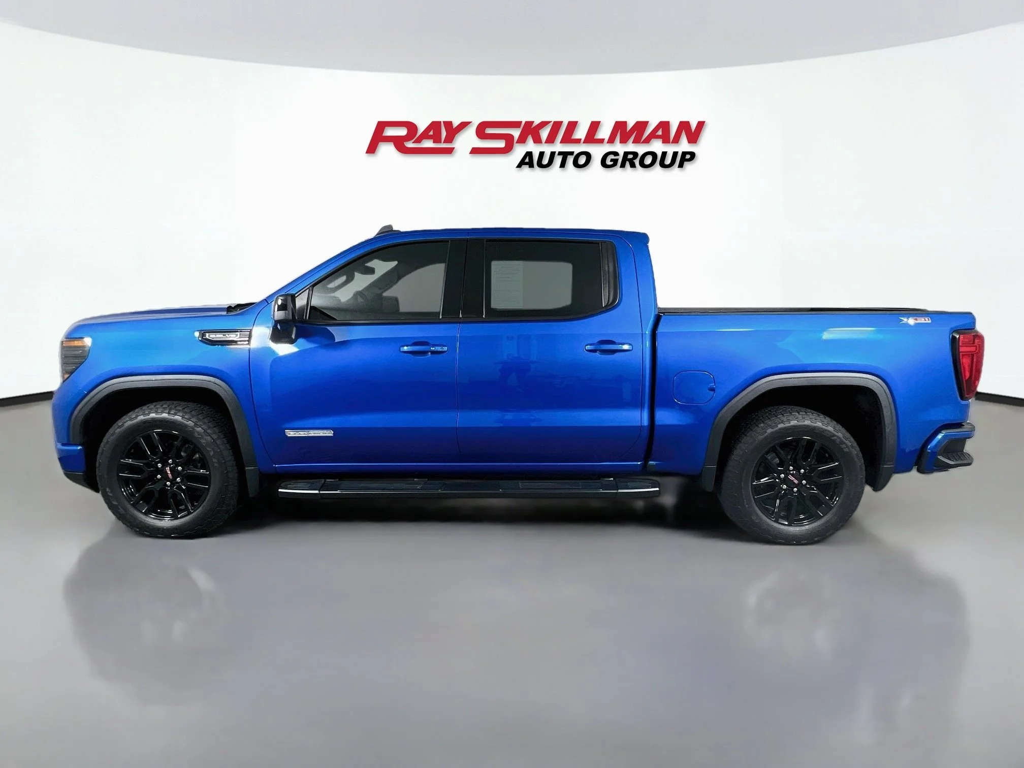 Used 2024 Dynamic Blue Metallic GMC ELEVATION image 4