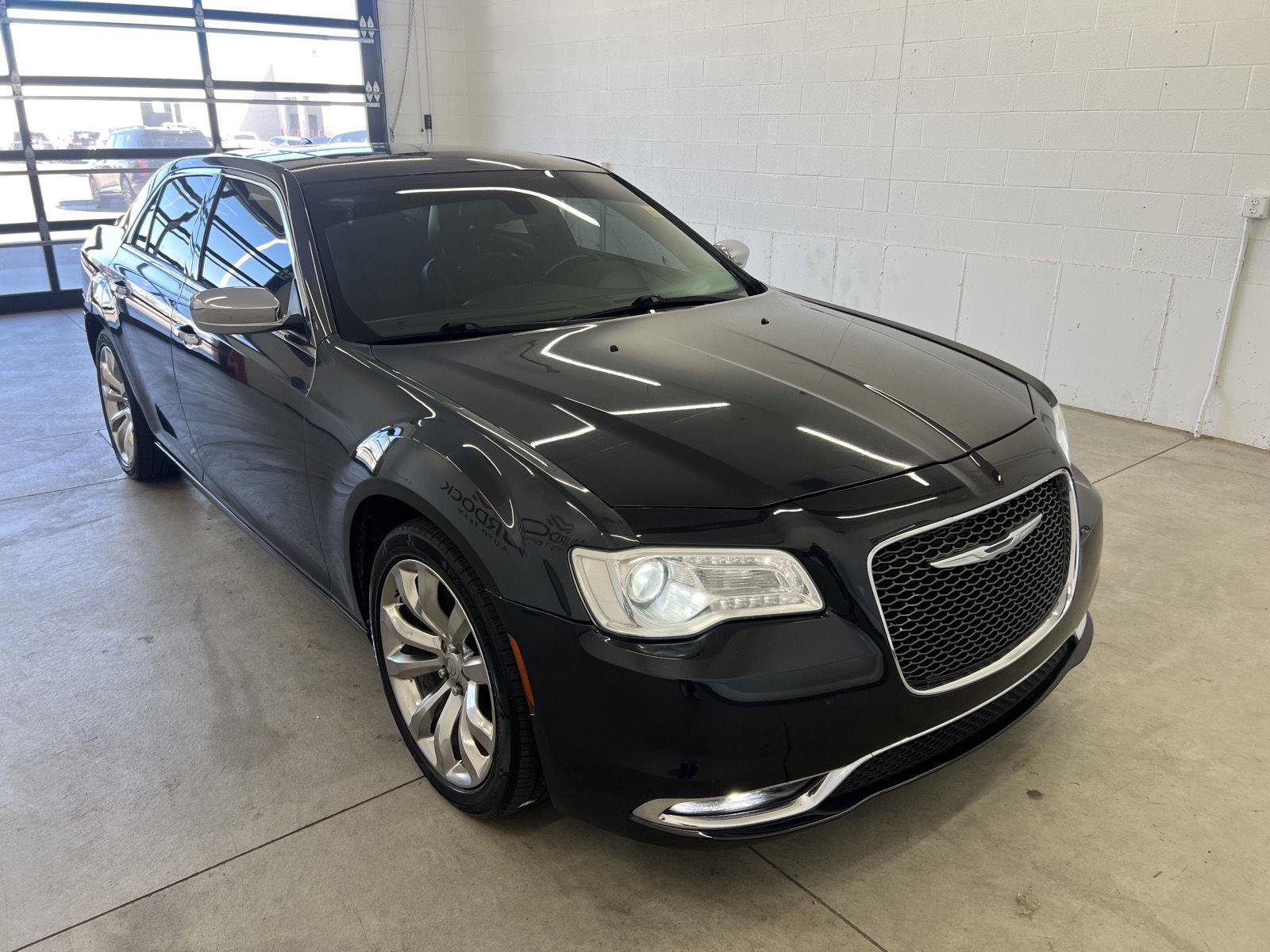 2016 Chrysler 300 C - Photo 14