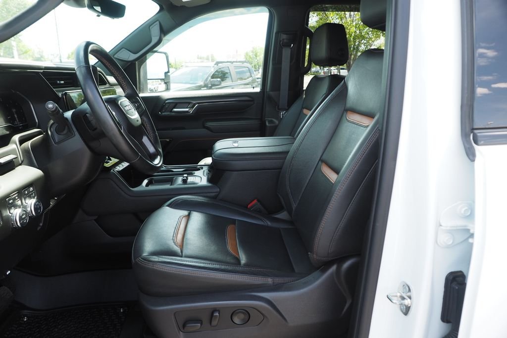 Used 2024 White GMC AT4 image 14