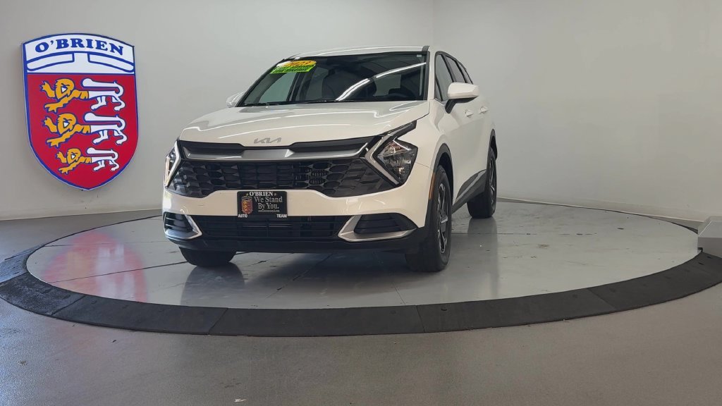 Used 2023 Snow White Pearl Kia LX image 9
