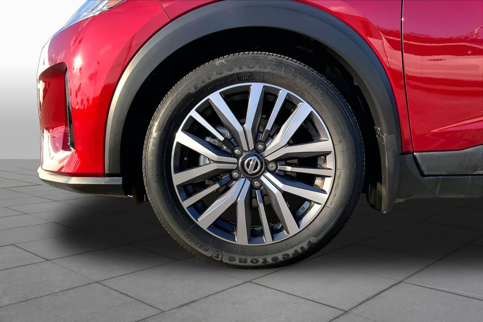 Used 2021 Scarlet Ember Tintcoat/Super Black Nissan SV image 11