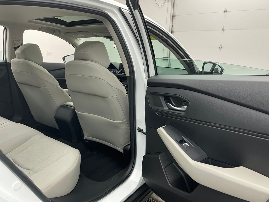 Used 2024 White Honda EX image 32