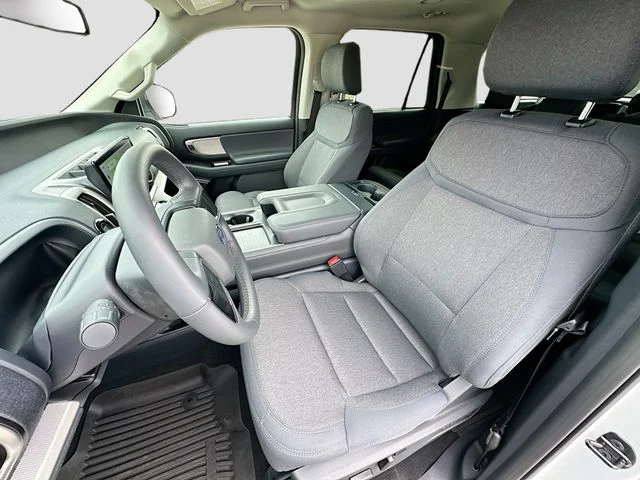 New 2026 Oxford White Ford Active image 15