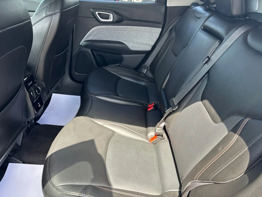 Used 2022 Black Jeep Latitude Lux image 28