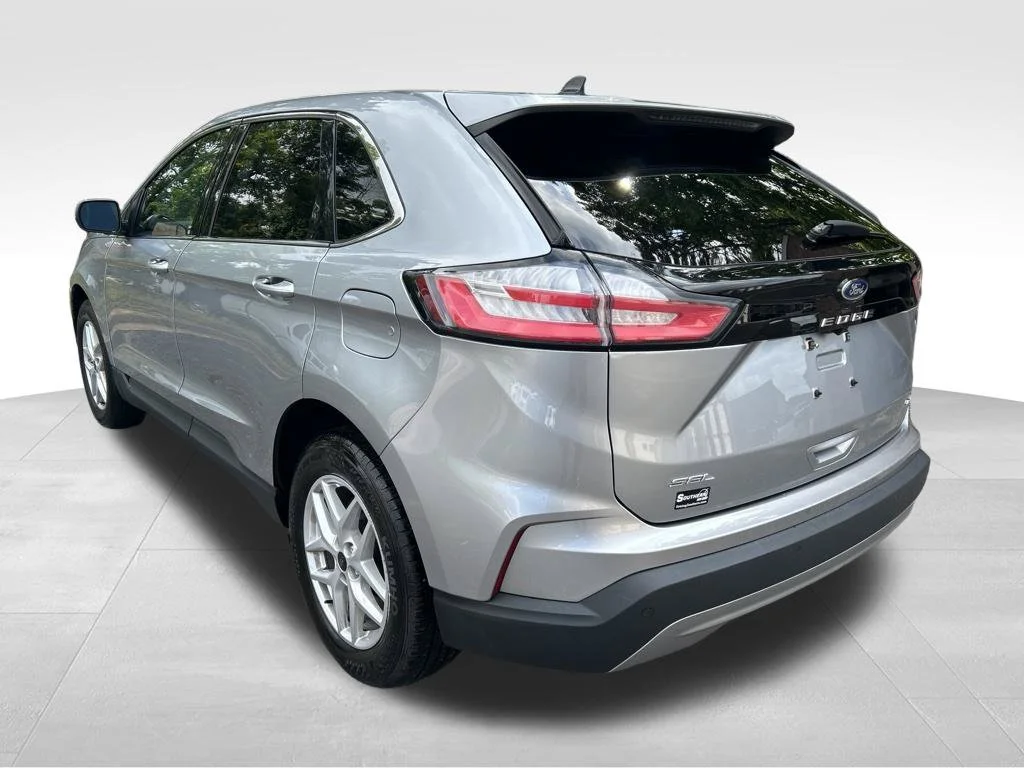 Used 2024 Silver Ford SEL image 3