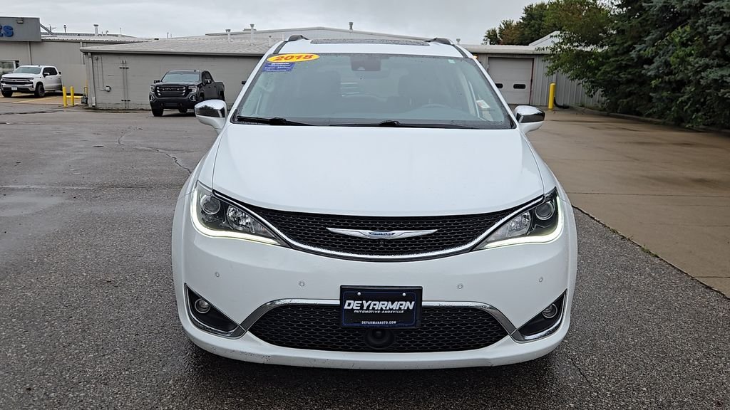 Used 2018 White Chrysler Limited image 3