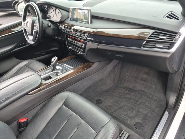 Used 2019 Black BMW M550i xDrive image 28