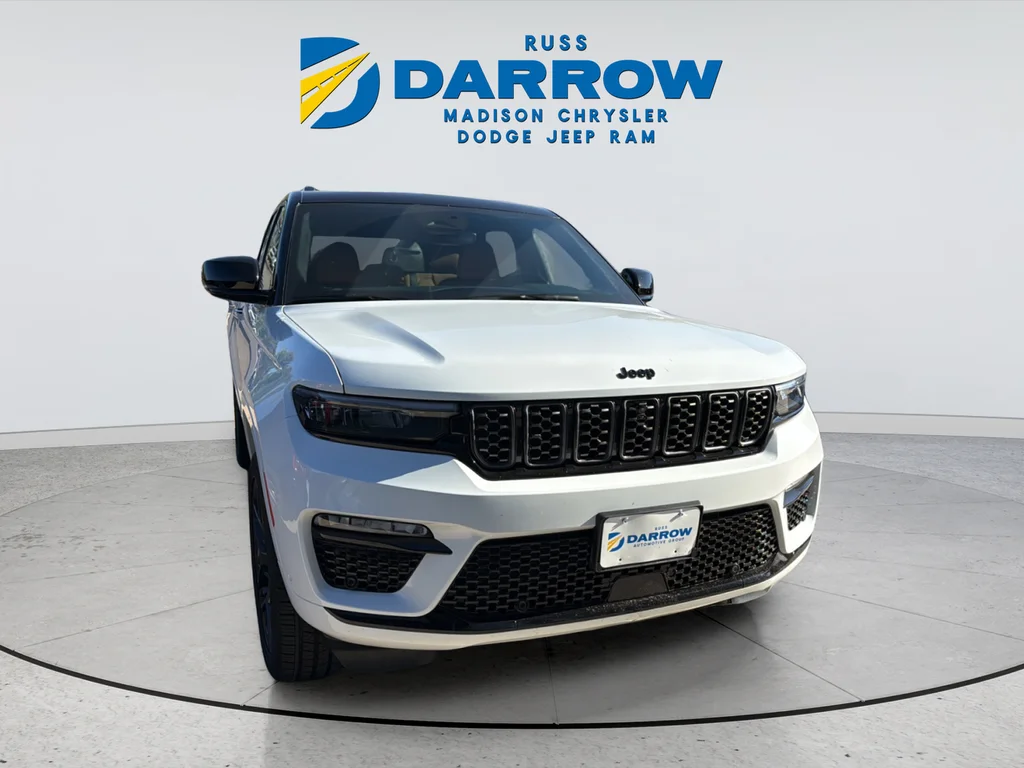 New 2025 Bright White Clear-Coat Exterior Paint Jeep Summit Reserve image 16