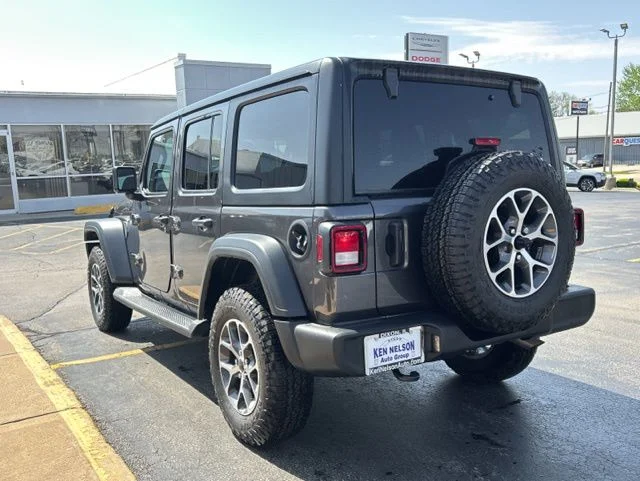Used 2026 Beige Jeep Sport image 5