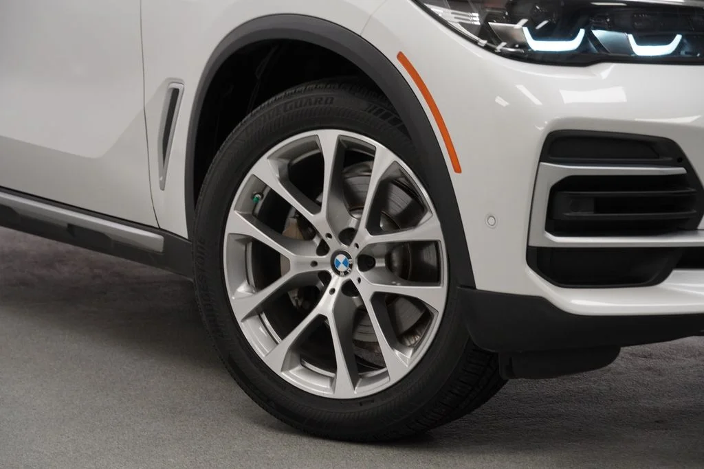 Used 2022 White BMW xDrive40i image 3