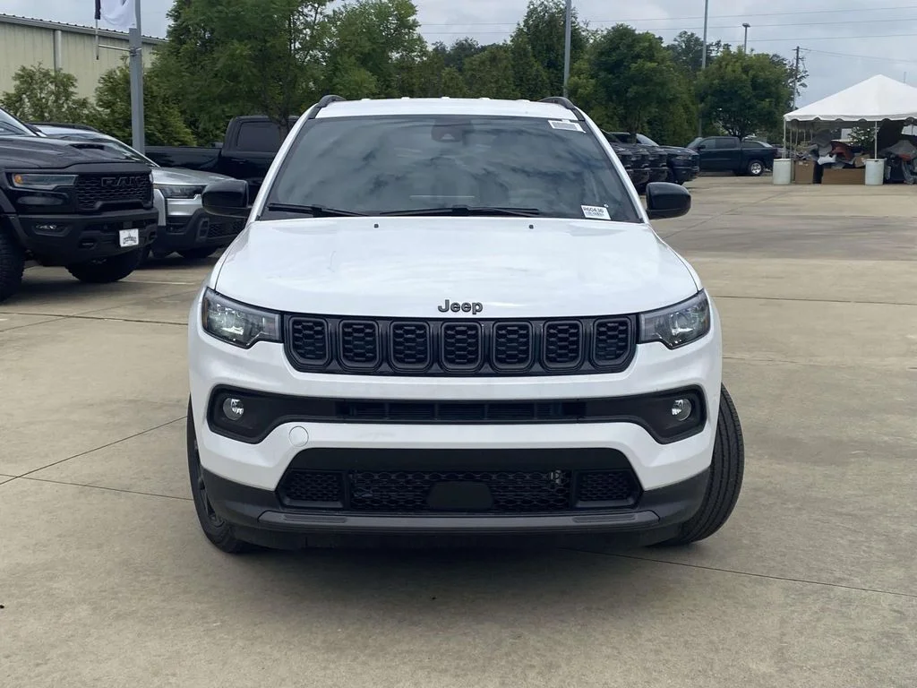 New 2026 Bright White Clear-Coat Exterior Paint Jeep Latitude Altitude image 32