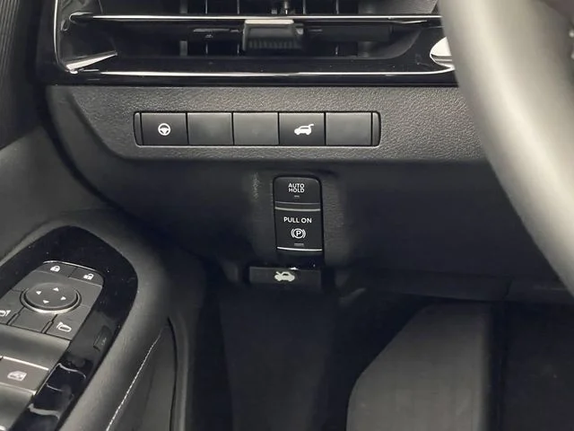 New 2025 Everest White TriCoat Nissan SV image 23