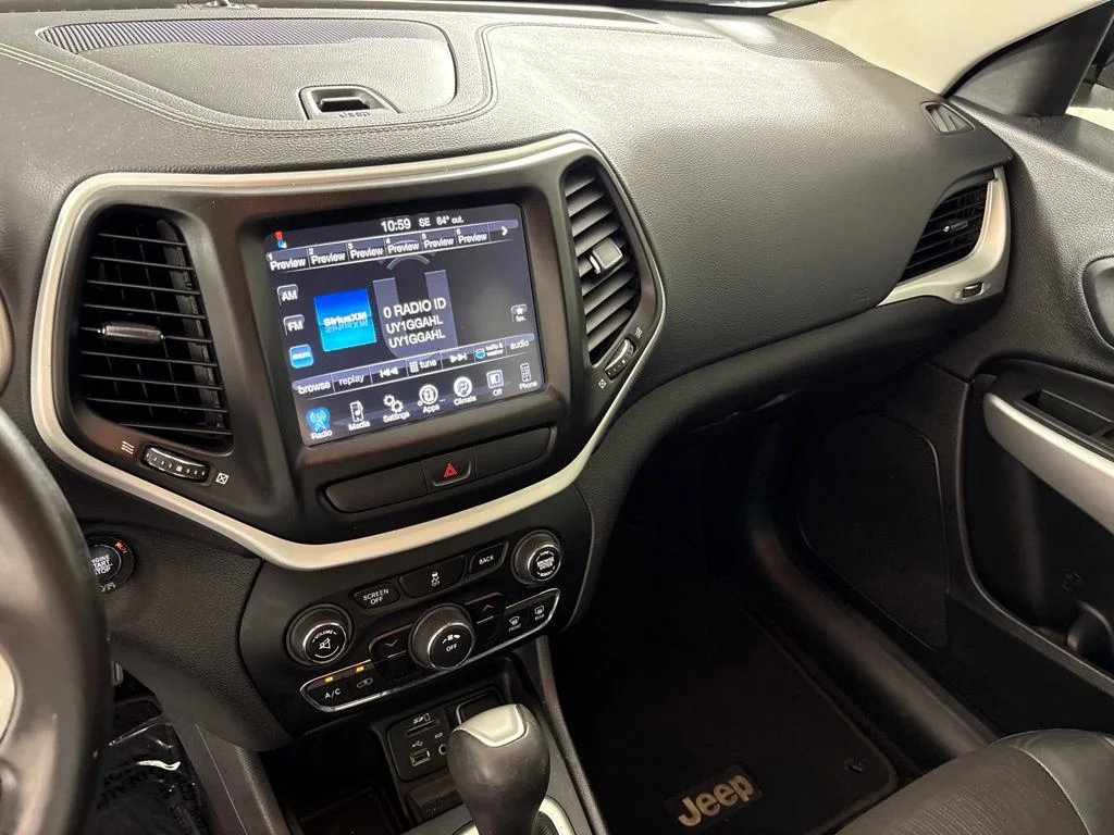 Used 2018 Blue Jeep Latitude Plus image 26