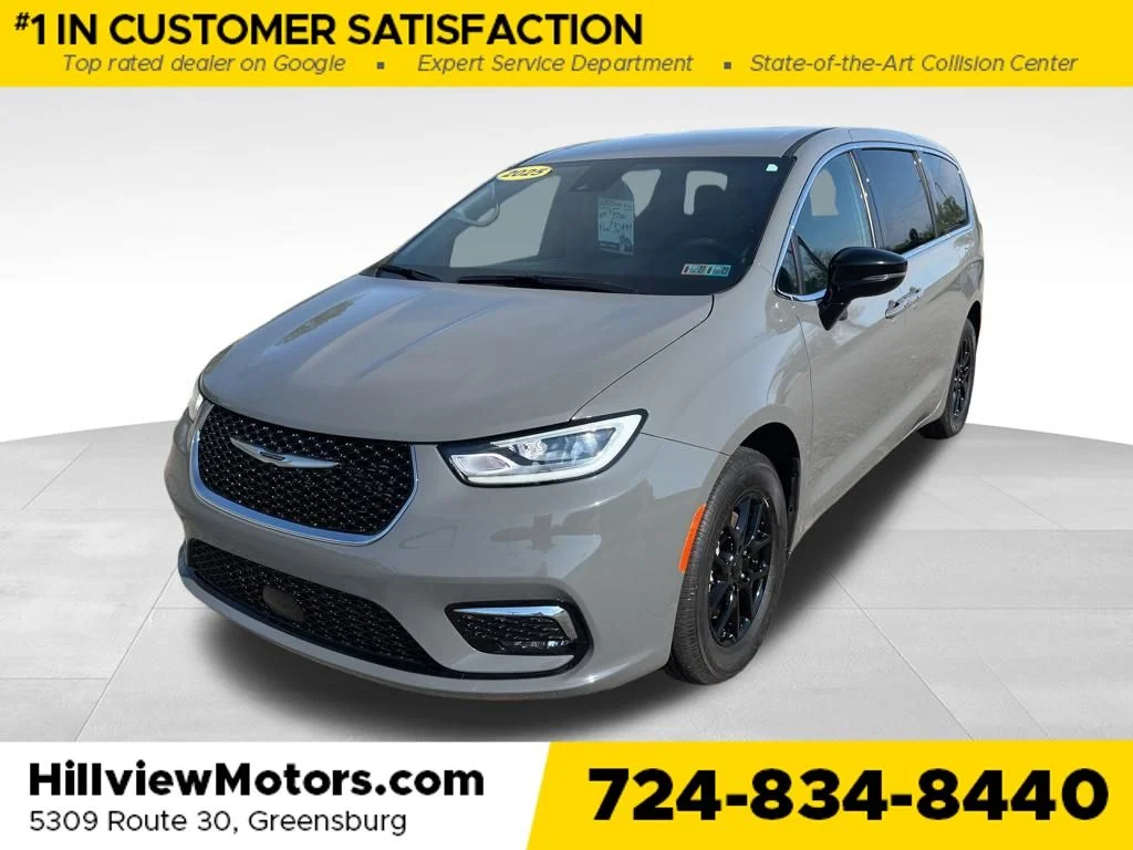 2025 Chrysler Pacifica Select's photo