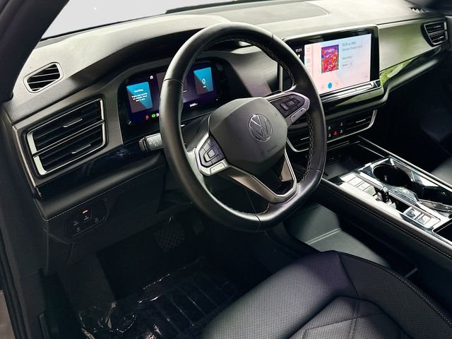 Used 2025  Volkswagen 2.0T SE w/Technology image 9